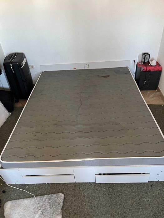 Cama de Casal com Gavetas