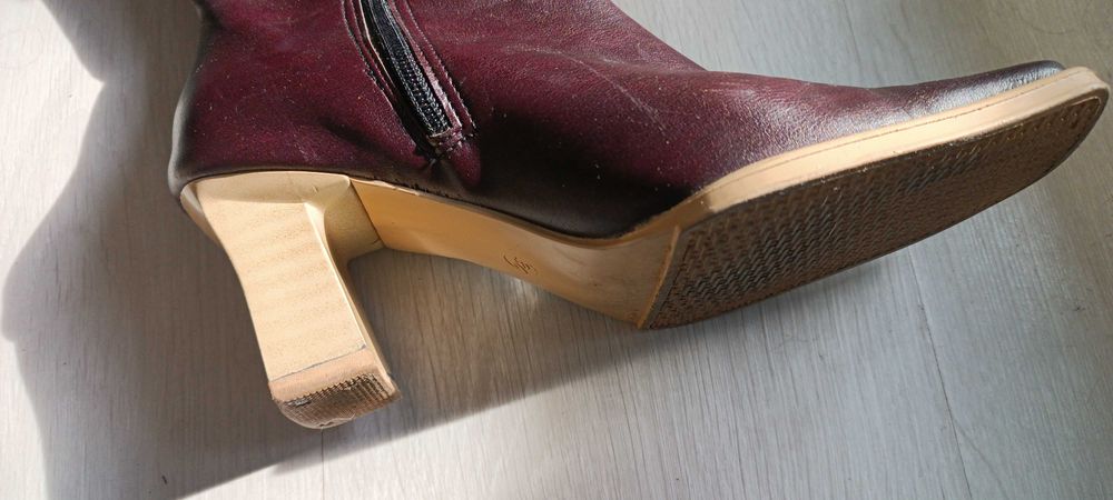 Kozaczki wiosenne burgundiwe