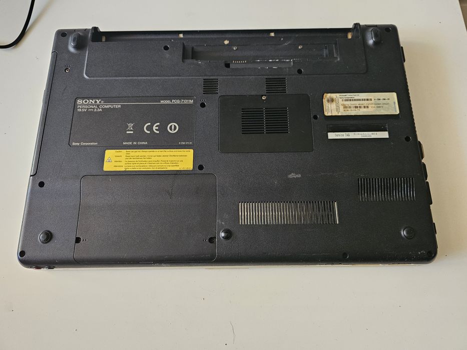 Laptop Sony VAIO VPCEB4E4E / 15.6" / Zasilacz w zestawie / Do biura, nauki