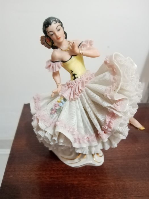 Boneca de loiça antiga