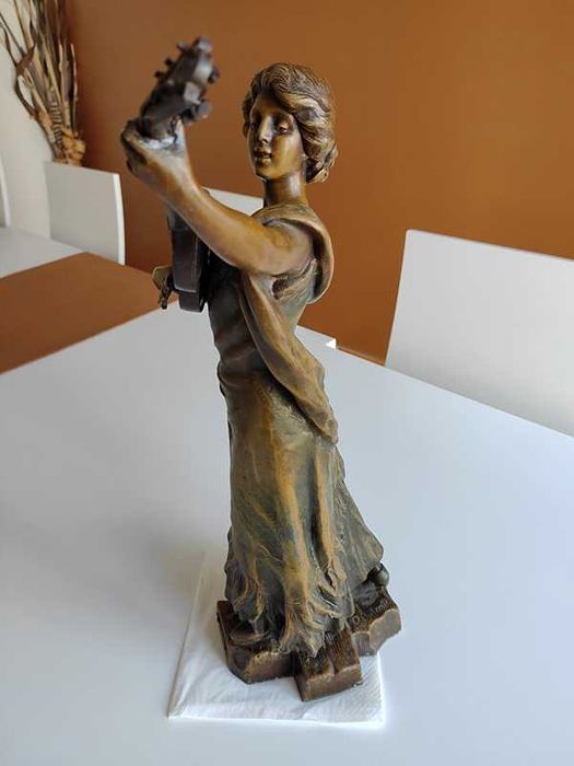 Escultura do artista: A.J. Scotte