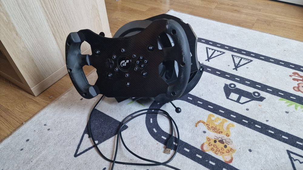 Kierownica Thrustmaster t300 + pedały
