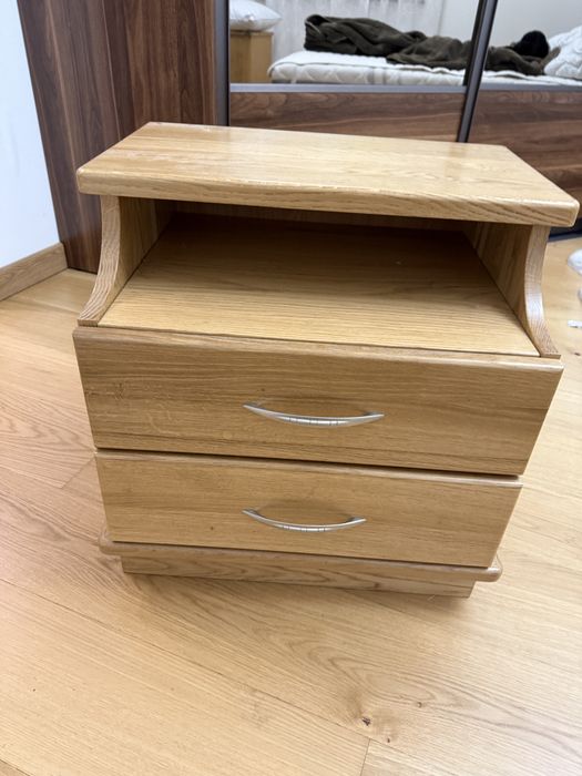 Тумбочка з натурального дерева
