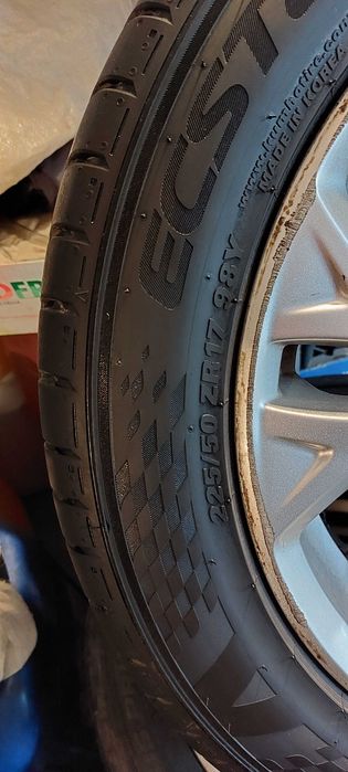 Opony Kumho 225/50/17  98Y xl Jak nowe