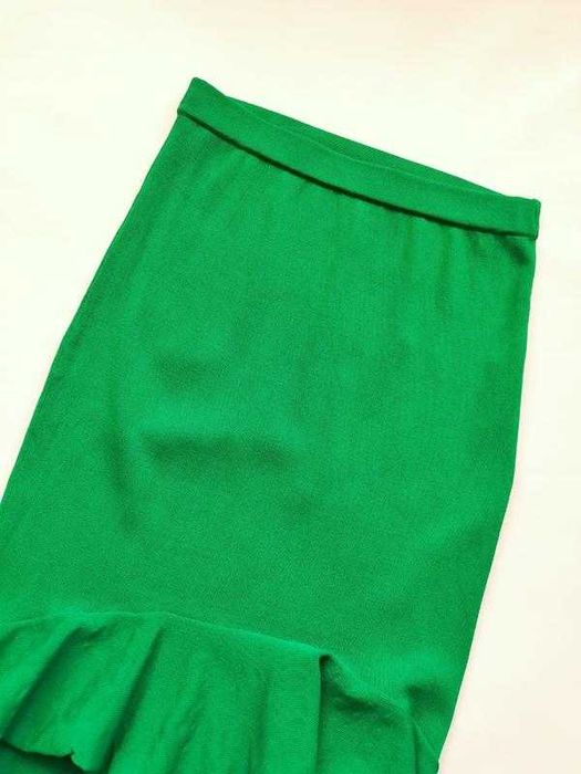 Шикарна зелена спідниця з асиметричним низом та рюшами s-m