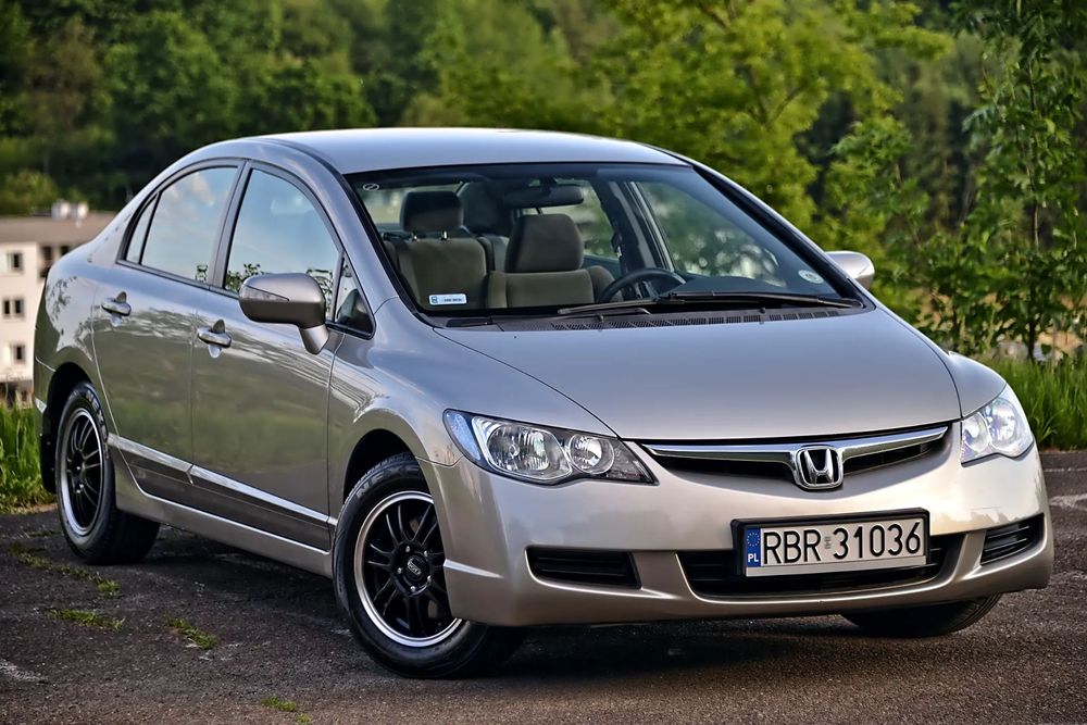 Honda Civic 1.8 i-VTEC 140KM Zadbana Salon Polska Długie opłaty Koła lato zima