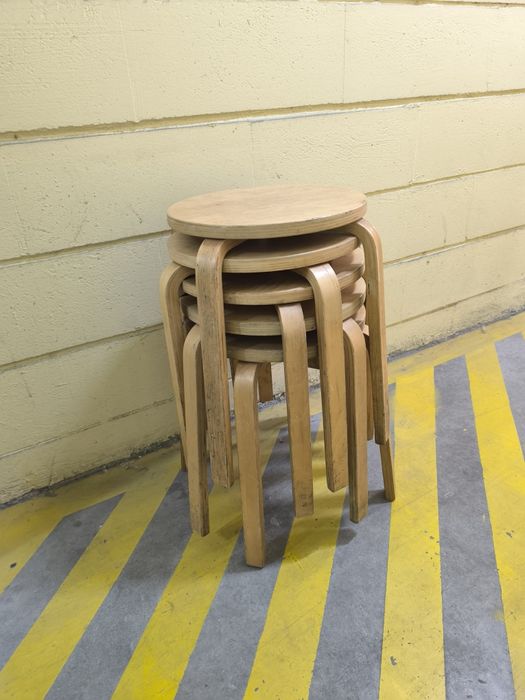 Bancos IKEA Frosta empilháveis