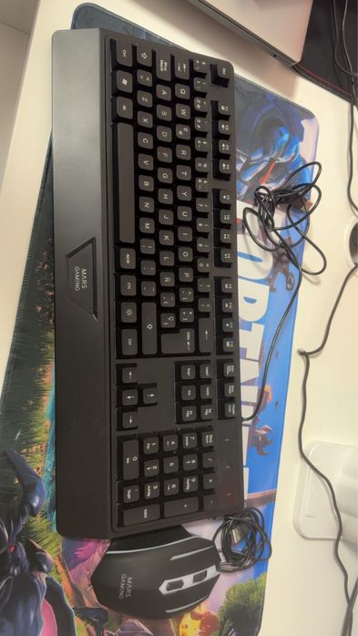 2 Teclados com luzes + rato (gaming)