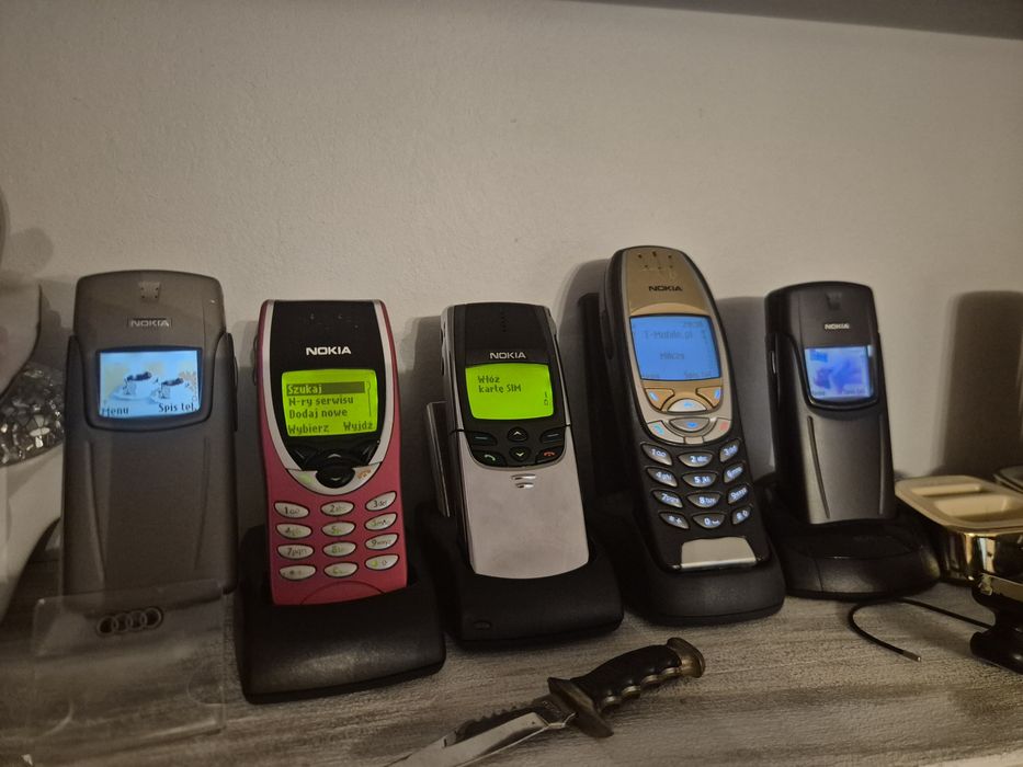 Nokia  8210 plus ładowarka biurkowa  nokia