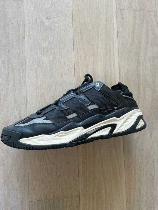 Sapatos de adidas.