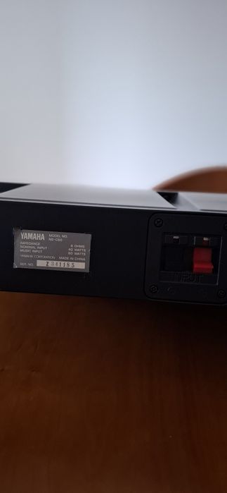 Coluna Yamaha NS-C60