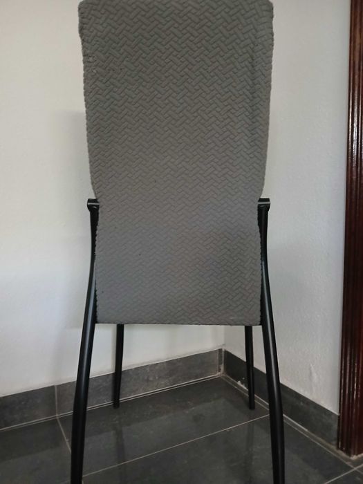 Vendo 6 Cadeiras para desocupar com urgência