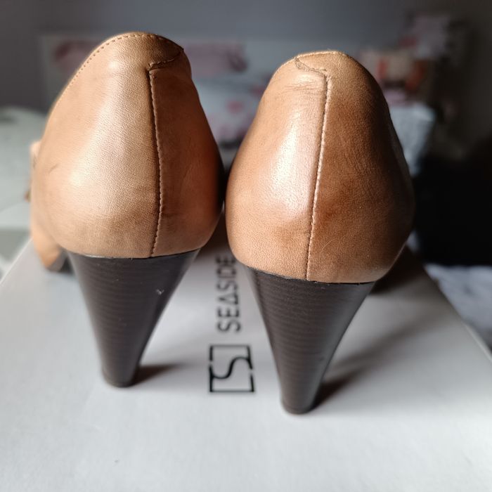 Sapatos compensados em camel em pele n38 novos