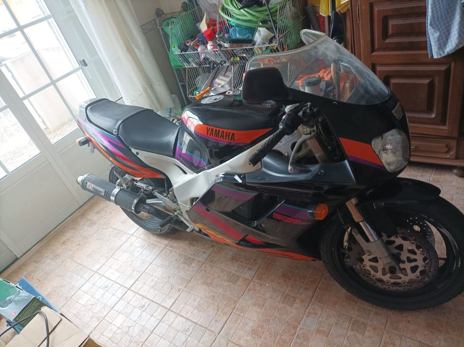 Yamaha FZR Genesis 1000 como nova