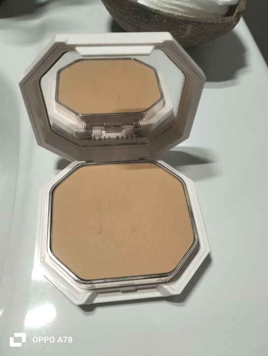 Base em pó Fenty Beauty