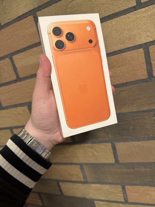 Apple iPhone 17 Pro Max 256Gb. (Cosmic Orange)