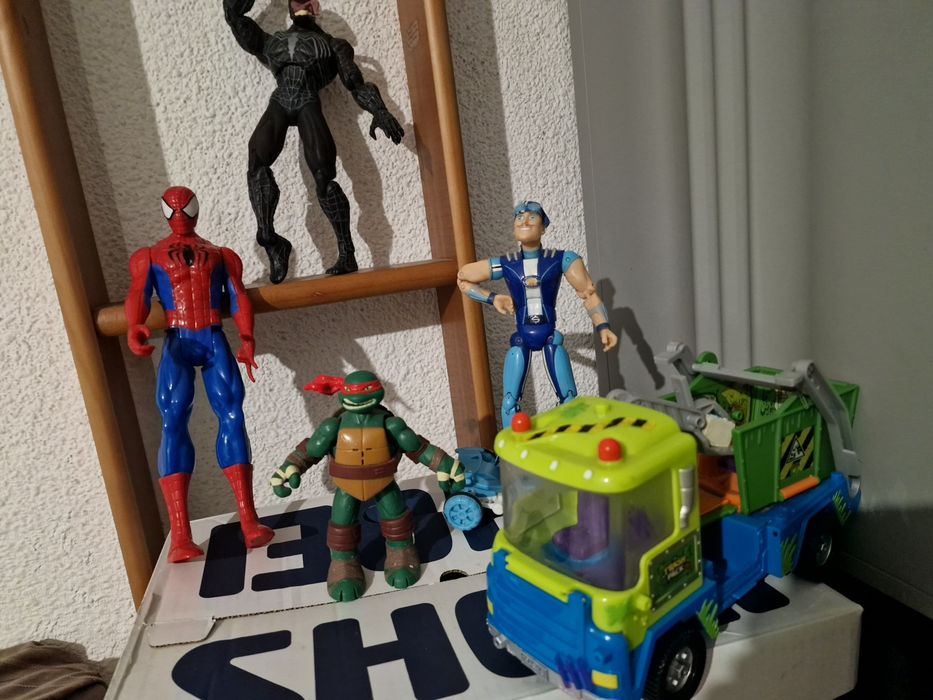 Various Action Figures64738431296643122