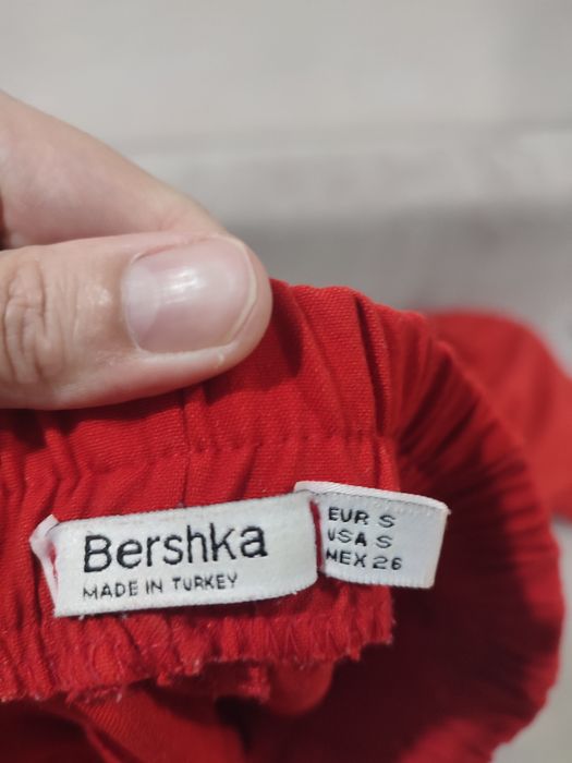 Штани фірми Bershka s