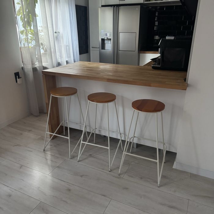 Komplet trzech hokerow / 3x hoker / loft / stal / biale / drewniane