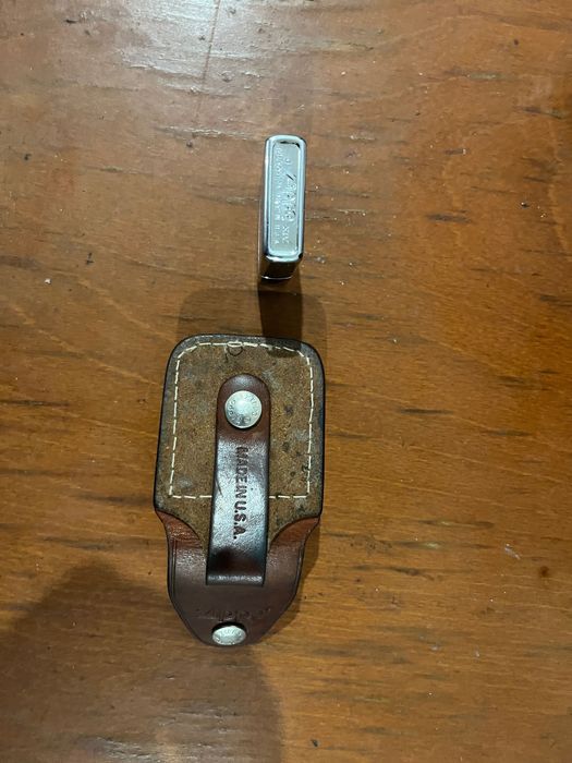 Isqueiro Zippo, com bolsa