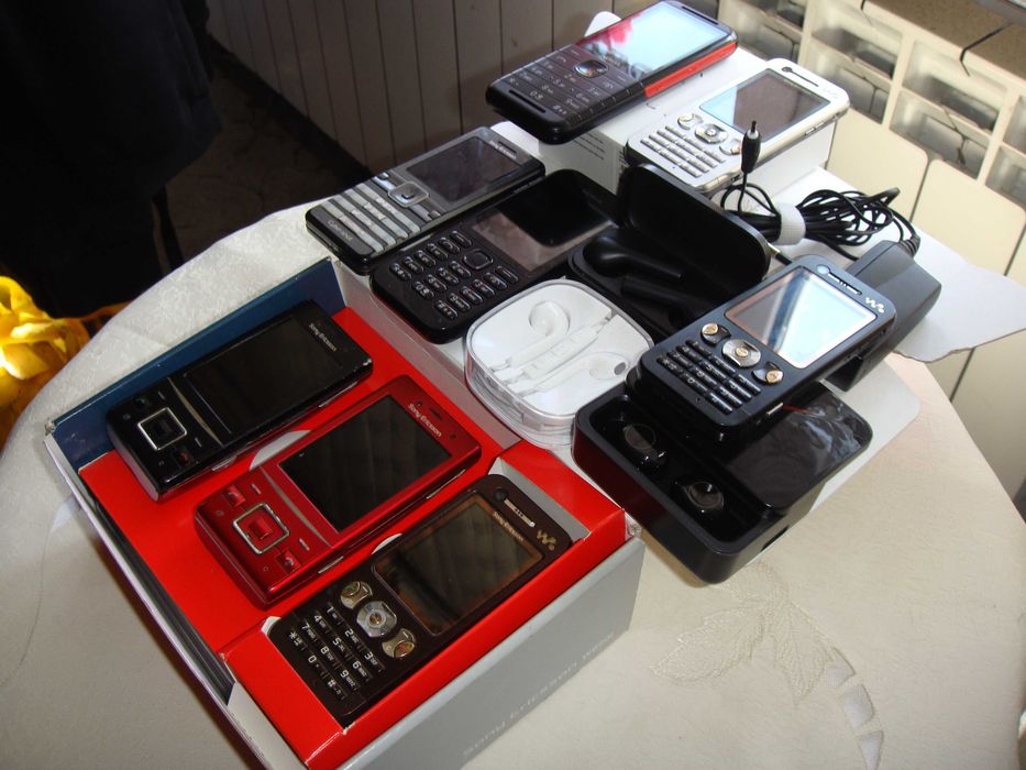Paczka  Telefonów  ,,, Nokia / Dual  i  Sony - Eriksony
