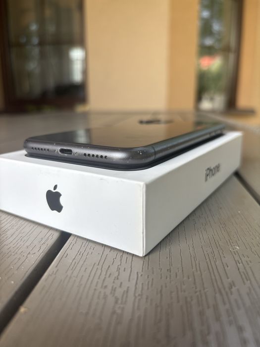 iPhone 11 64GB zablokowany
