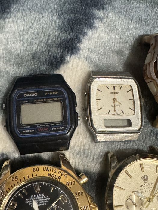 Продам все часы что на фото