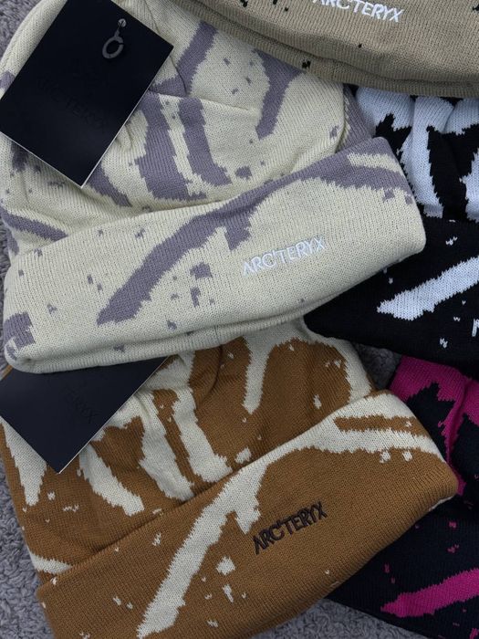 шапка Arcteryx.