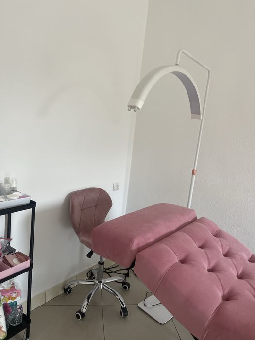 Кушетка,стілець,лампа