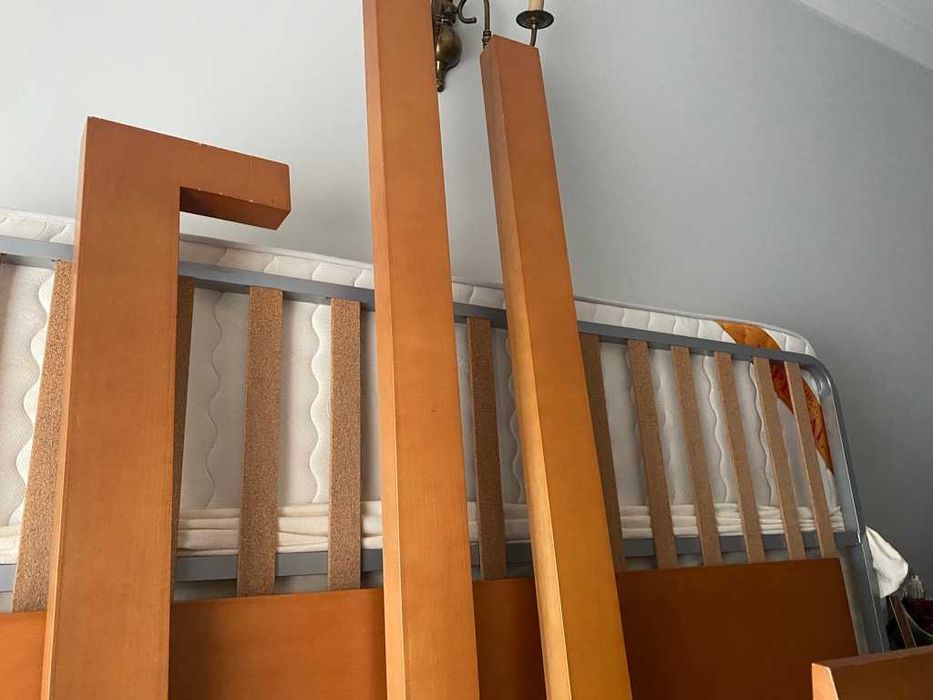 Cama de casal em cerejeira