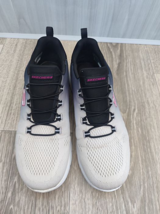 Продам женские кроссовки Skechers