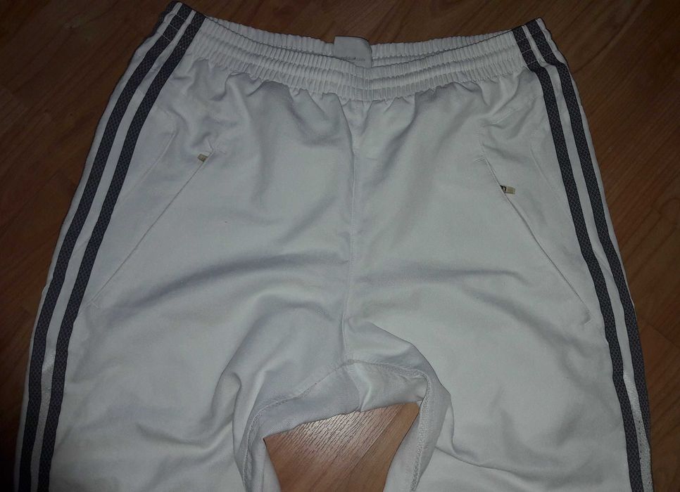 Białe spodenki szorty za kolano Adidas S