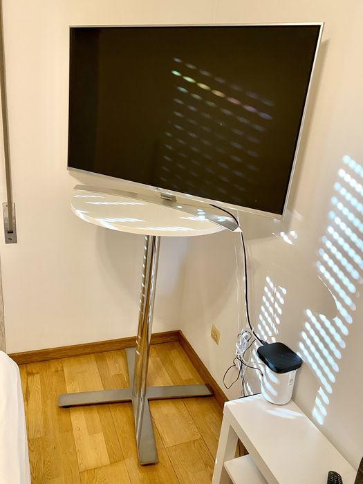 Mesa Alta com Tampo Redondo - Perfeita para Cozinha ou Bar