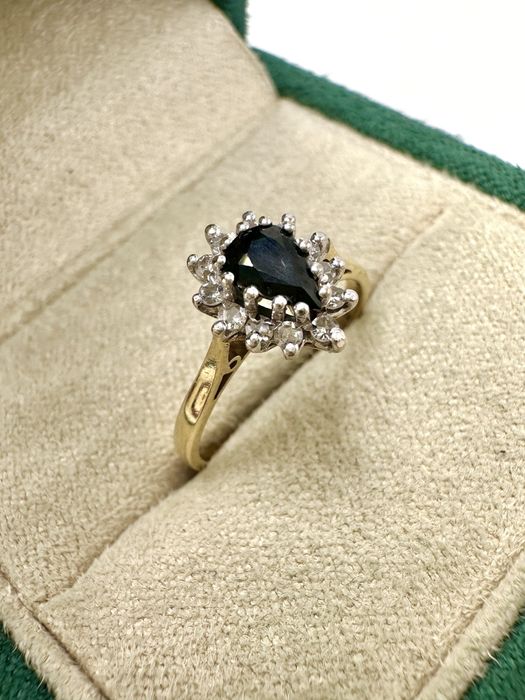 Złoty pierścionek z szafirem 0,50ct i diamentami 0,19ct