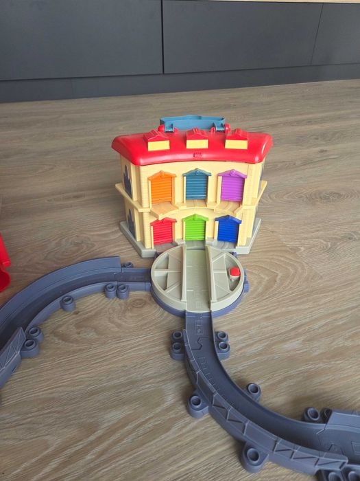 Stacyjkowo Stacja z torami + 40 Pociągów + Walizka Wilson