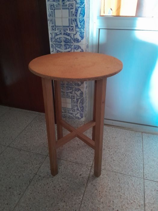 Mesa de madeira redonda64750626372611120