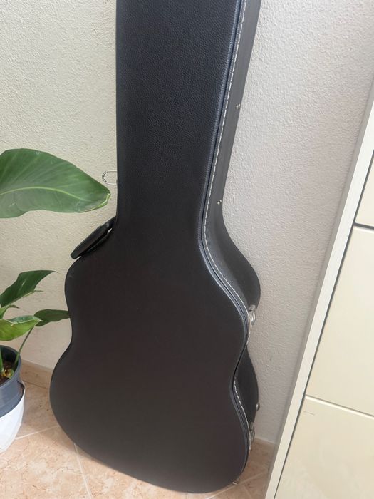 Fender CD-60CE com pouco uso e caixa