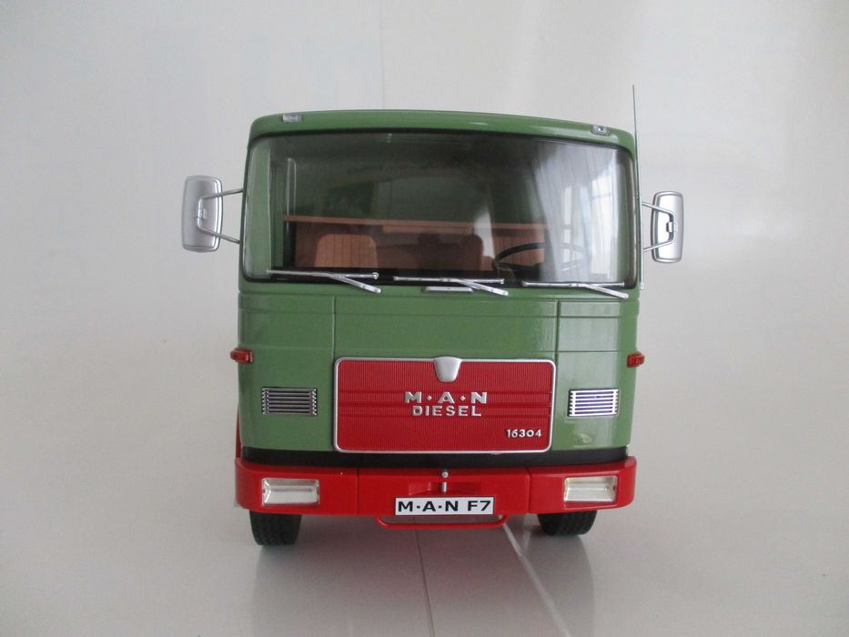 Miniaturas - MAN 16304 F7 TRACTOR TRUCK 1972 - 1.18