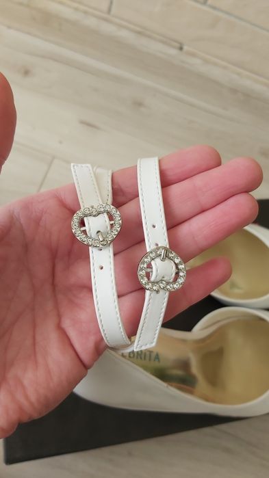 Лодочки CELEBRITA 38 розмір.Нові. Весільні. ШИКАРНІ.