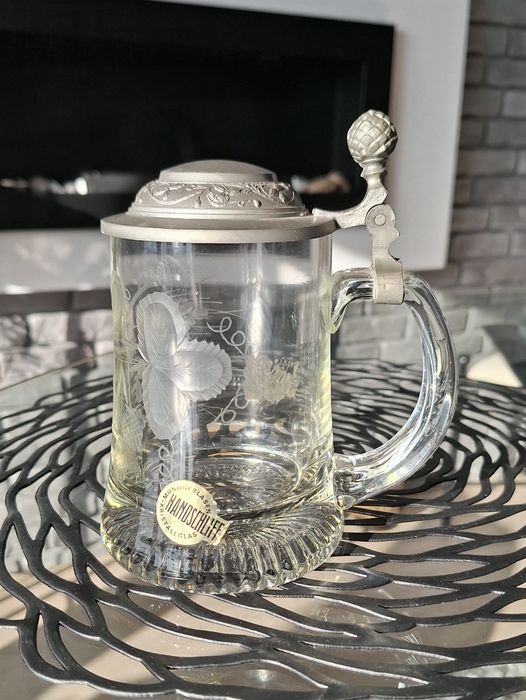 2. Kufel, sygnowany, dmuchany ustami.