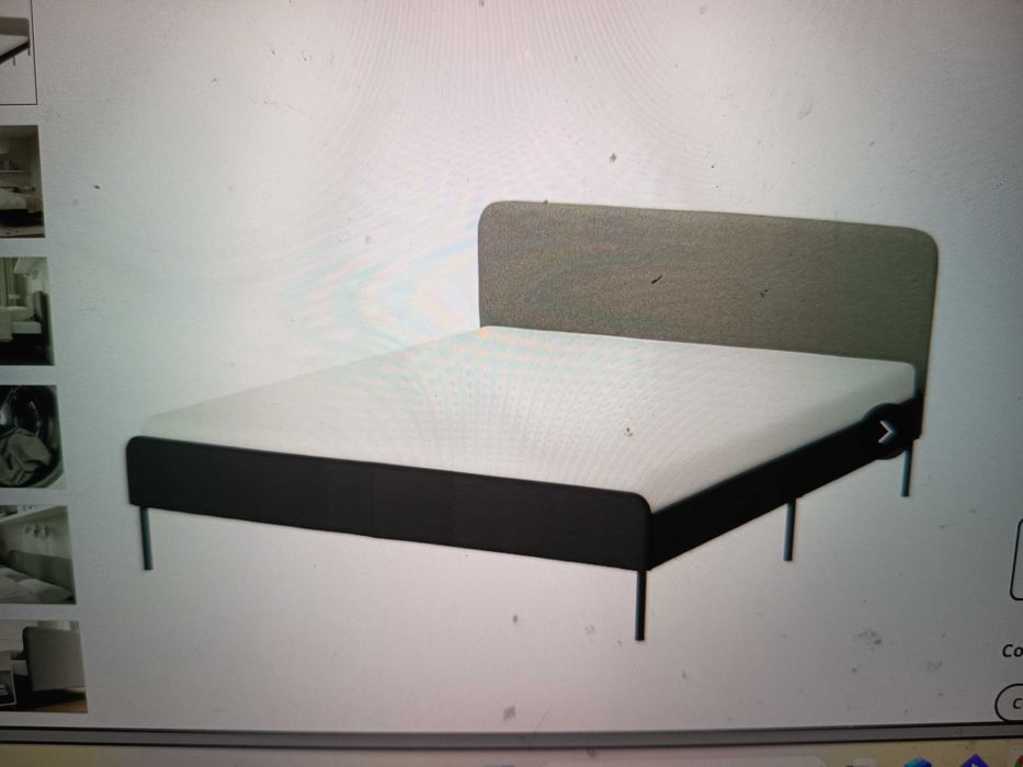 Cama de casal cinzenta
