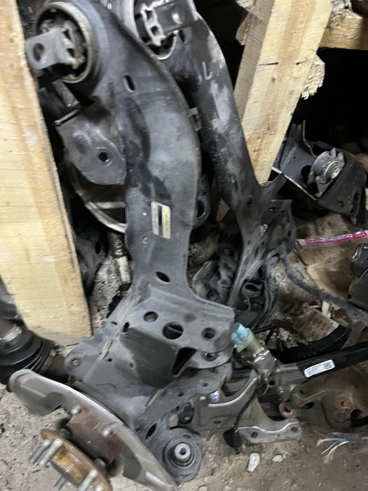 Ford Escape MK4 задний поворотный кулак полный и передний привод