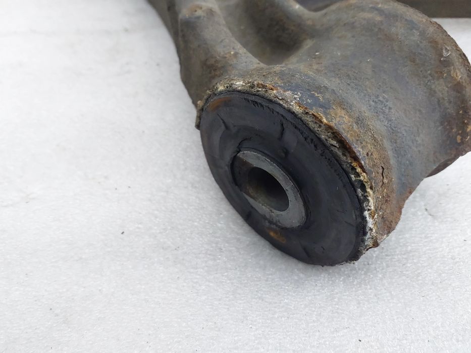 Braço de suspensão frente esquerdo VOLKSWAGEN Touareg (7L)