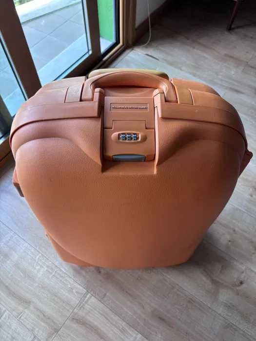Mala de viagem vintage laranja da Benetton