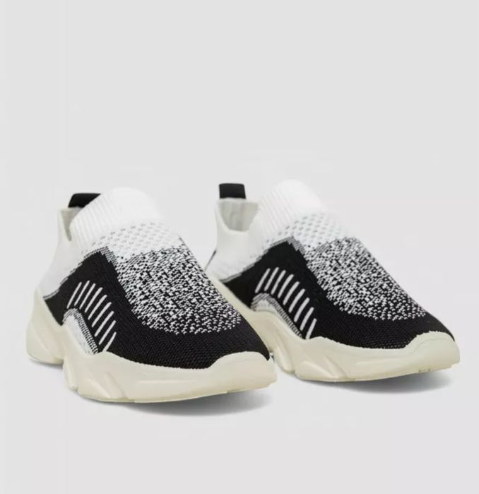 Леґкі дихаючі кросівки.