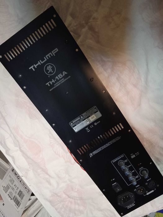 wzmacniacz mackie thump th-15a