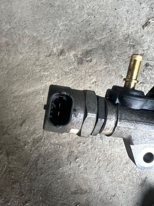 Регулятор давления топлива в топливной рейке Renault Trafic 2.0 8200426552