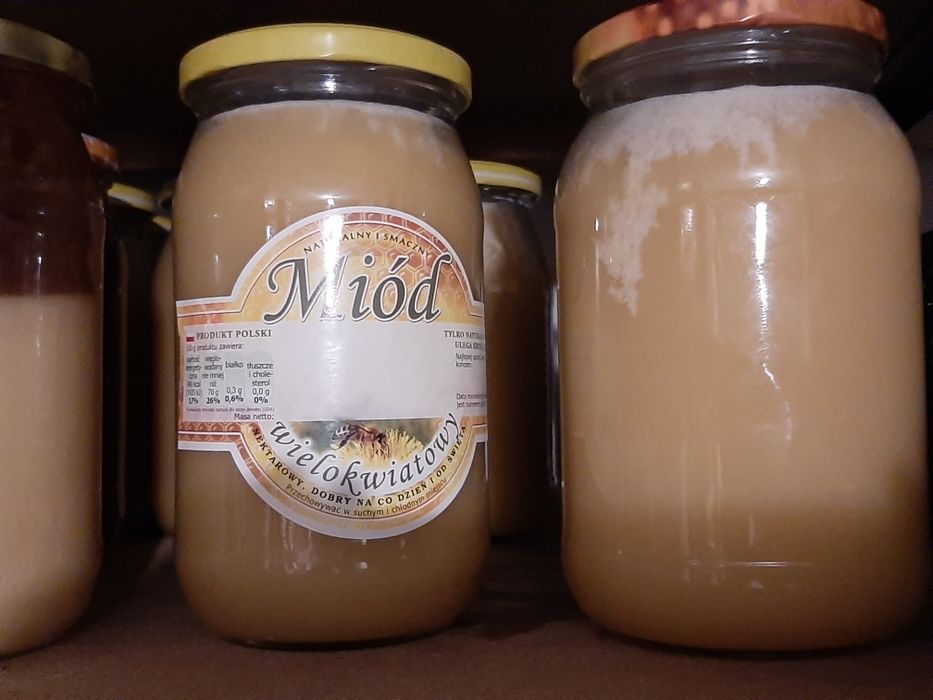Miód z przydomowej pasieki.