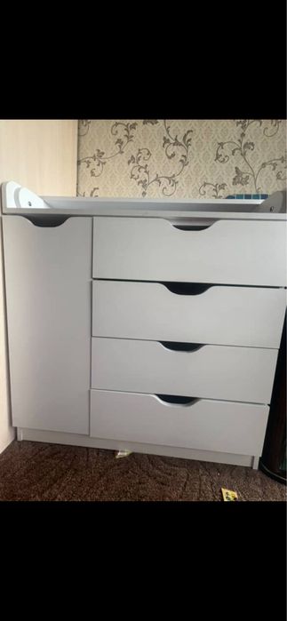 Кроватка і комод