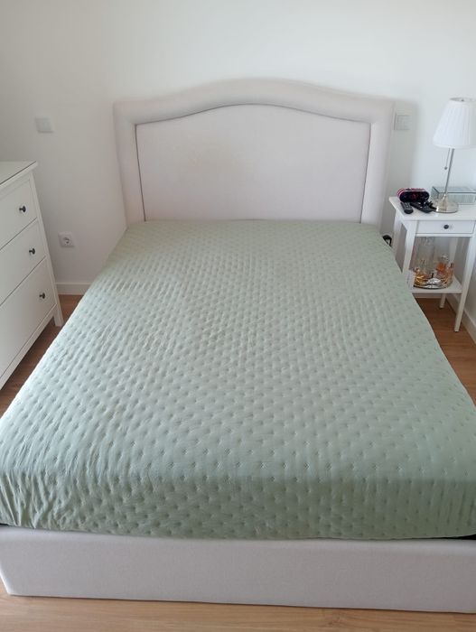 Cama Sommier e cabeceira tecido